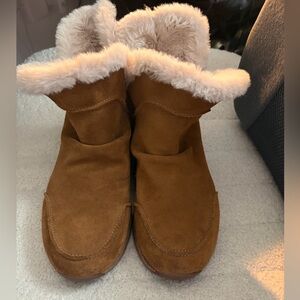 Taos Women’s Sherpa lined bootie